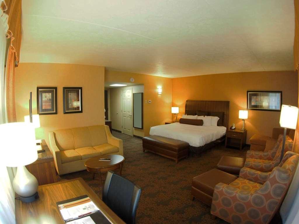 Evergreen Resort Cadillac Room photo